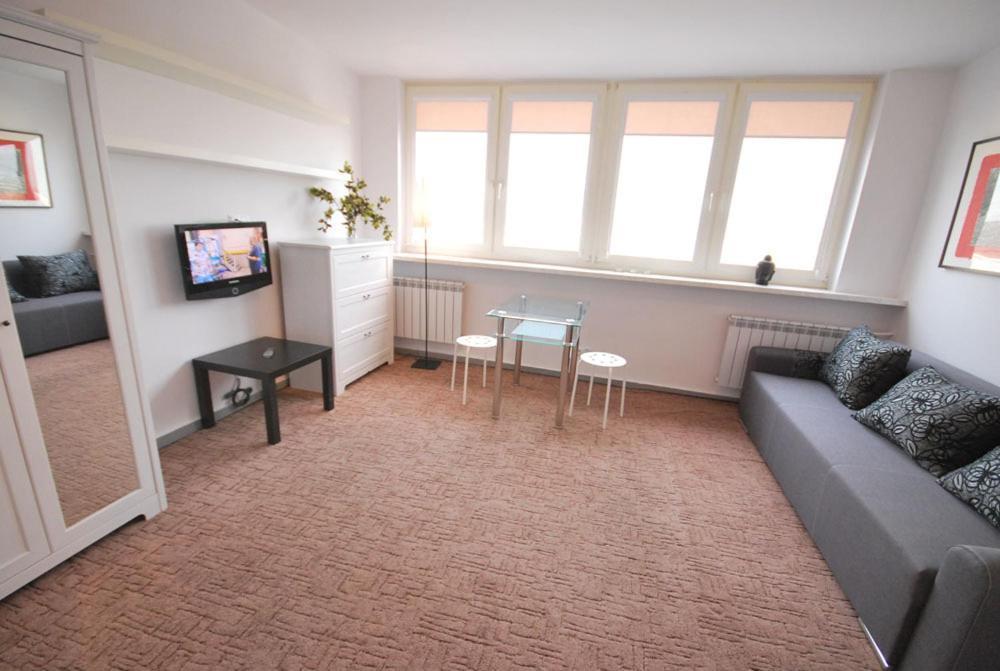 Apartment4You - Solidarnosci Варшава Стая снимка
