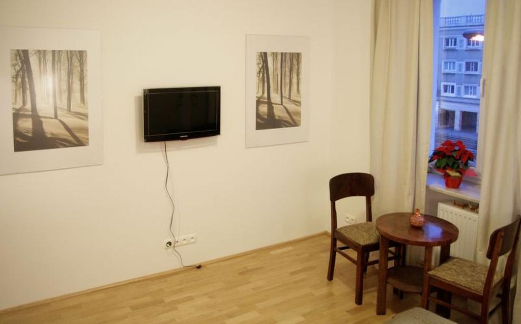 Apartment4You - Solidarnosci Варшава Екстериор снимка