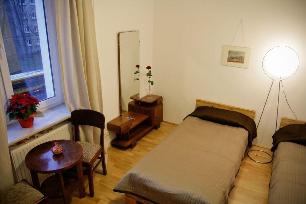 Apartment4You - Solidarnosci Варшава Екстериор снимка